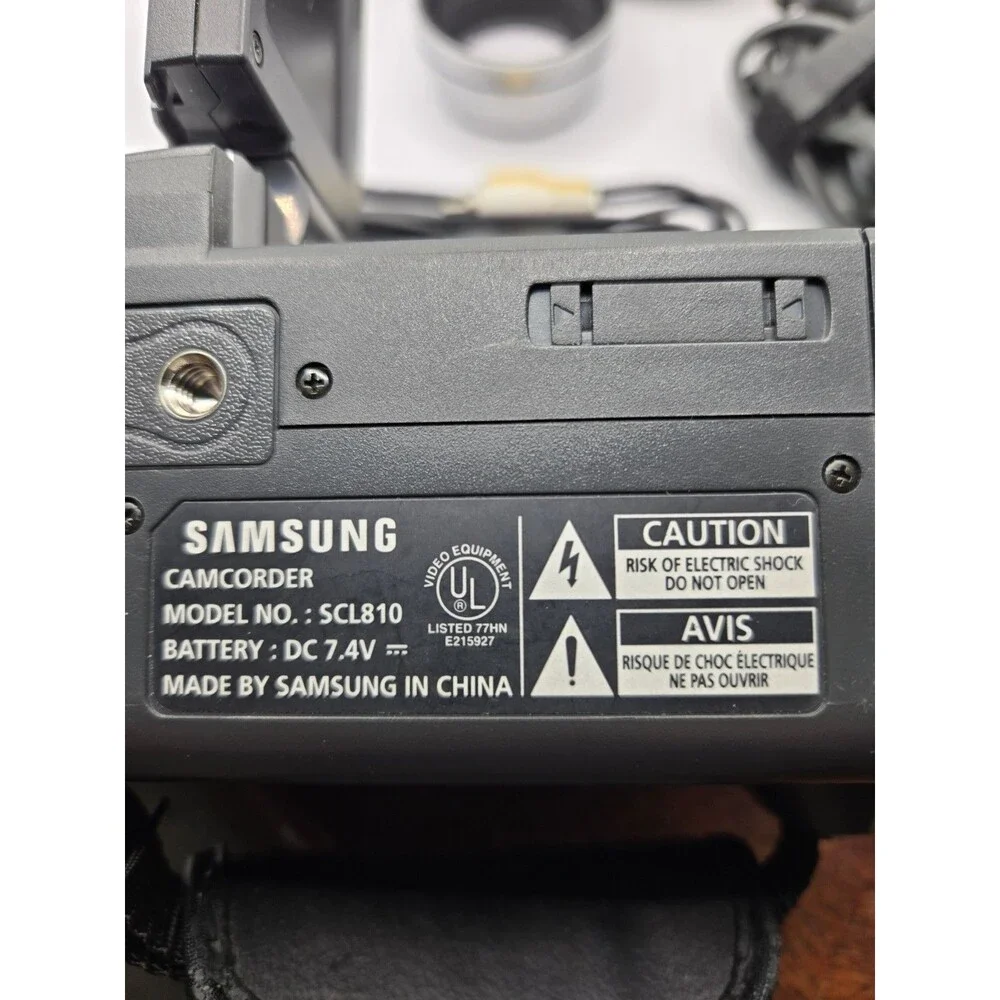 Samsung SCL810 Hi8 8MM Camcorder - Tested and Working + Tapes & Camera Bag
